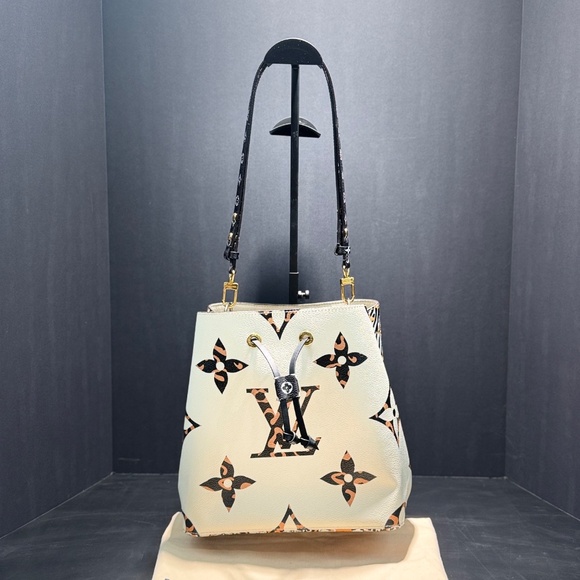 Louis Vuitton Limited Edition NeoNoe Giant Canvas Shoulder Jungle Bucket Bag~EUC - Picture 4 of 11